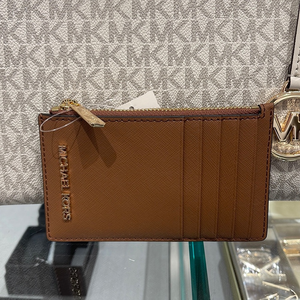 MICHAEL KORS
Jet Set Travel Medium Top Zip Leather Card Case Wallet 
Luggage
NWT